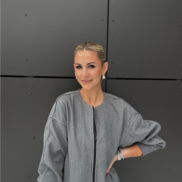 Stylish Gray Two-Piece Set - Picture 3 of 4